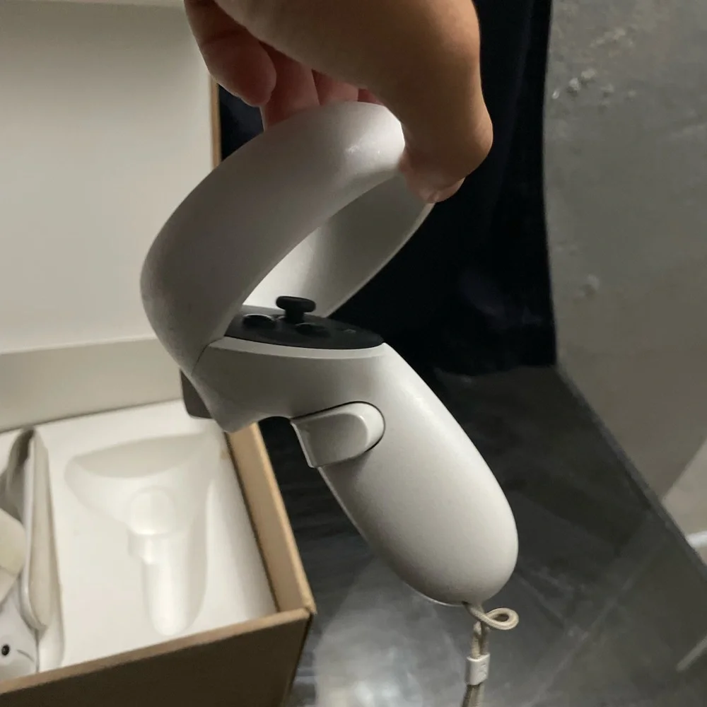 Oculus VR Headset with Controllers - White